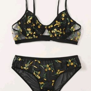 ⚡⚡🆕 Lingerie set 4XL(2XL) Embroidered flowers NWT